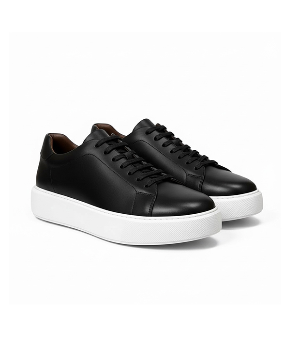 Basket en cuir noir avec semelle blanc réf 232